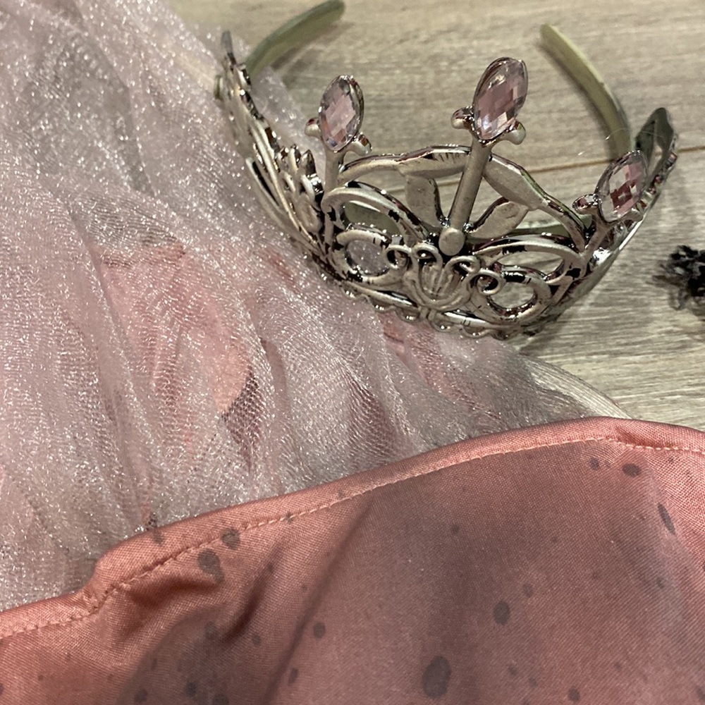 Prom Queen Zombie - Picture 2 of 4